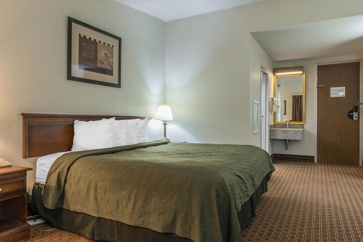 1 King Bed (9 of 9)