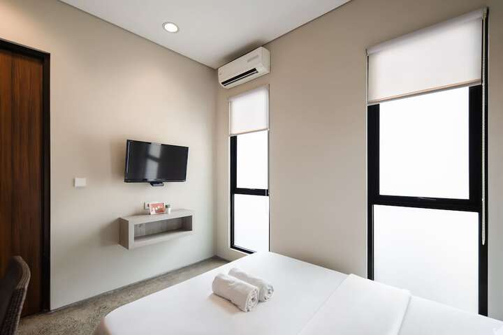 Room 6 of 24