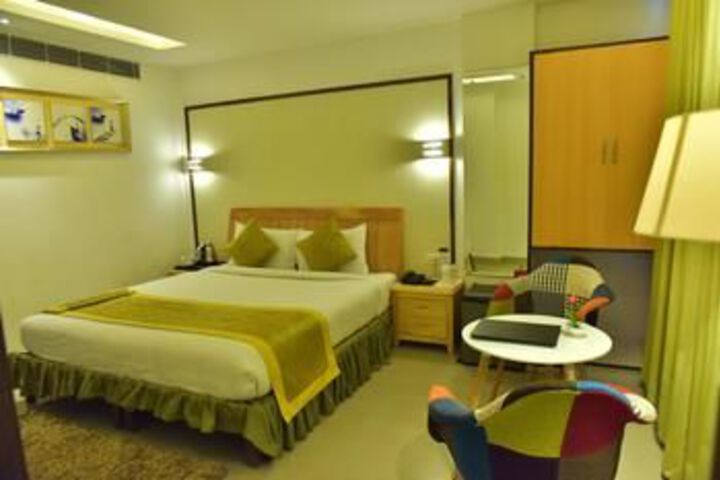 Room 11 of 31