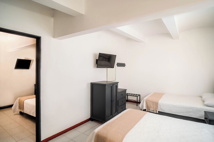 Room 17 of 38