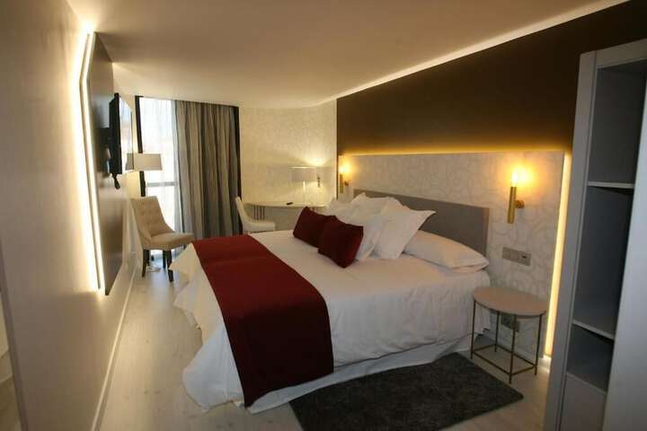 Room 13 of 35