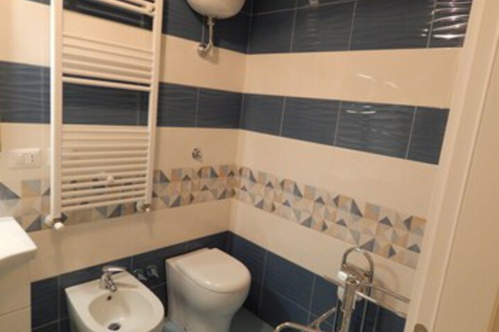 Room 5 of 48