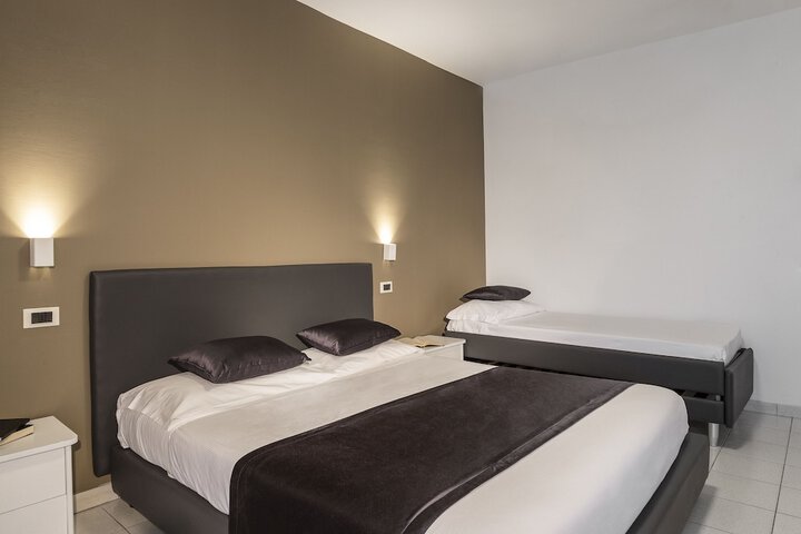 Room 15 of 50