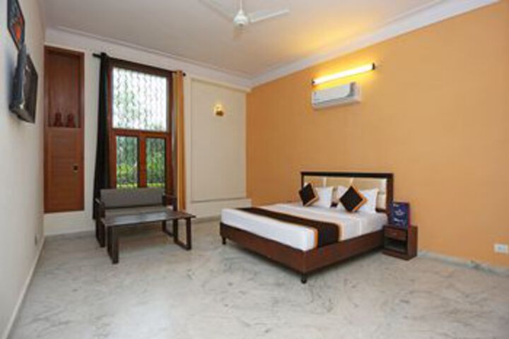 Room 11 of 30