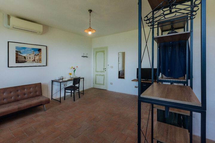Room 9 of 19