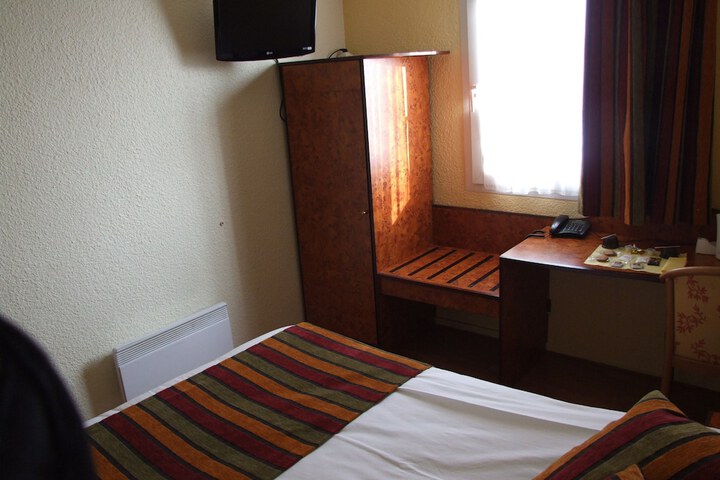 Room 8 of 84