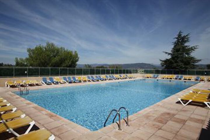 Pool 21 of 33