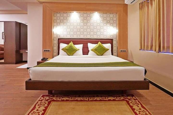 Room 9 of 26