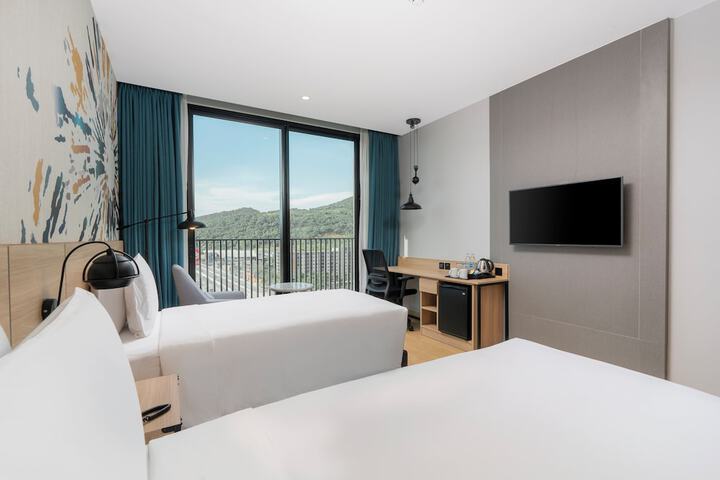 Room 42 of 142