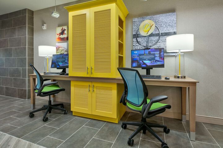 Business Center 29 of 32