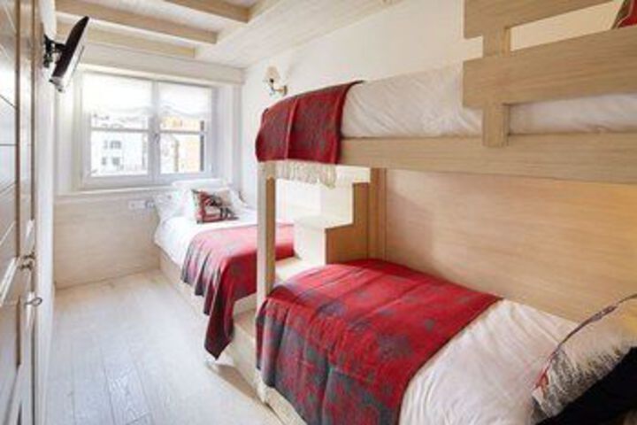 Room 8 of 20