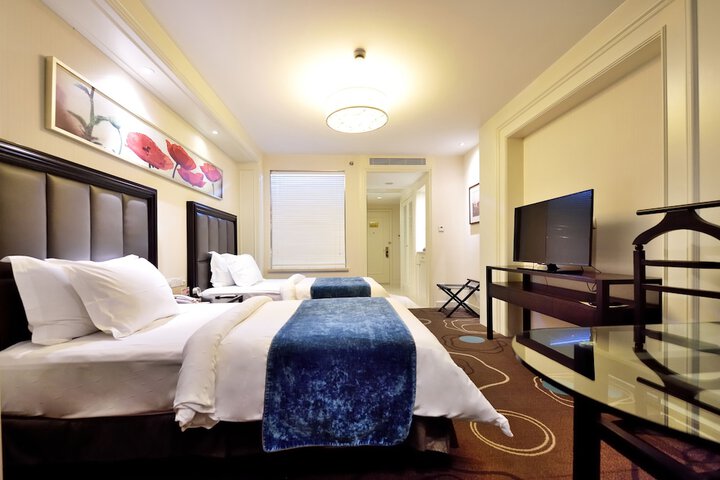 Room 18 of 114