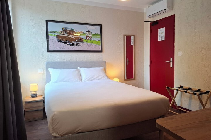 Room 7 of 18
