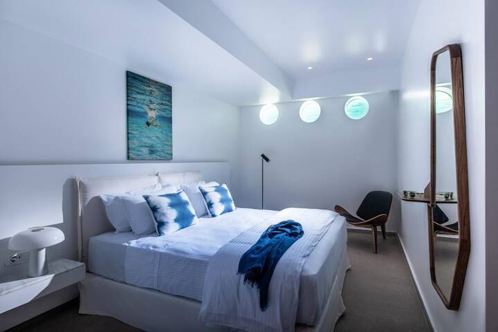 Room 4 of 35