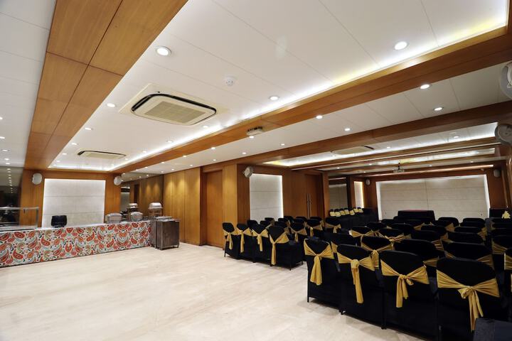 Ballroom/Hall 58 of 68