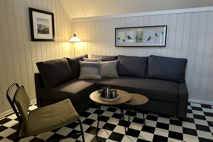 Room 4 of 68