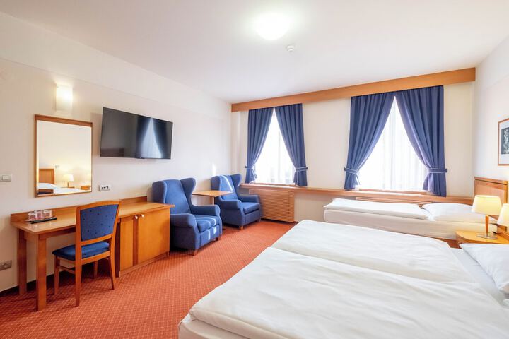 Room 15 of 77