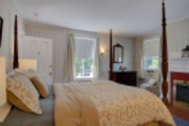 Room 53 of 408