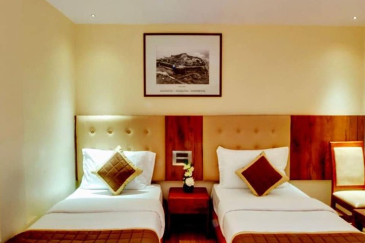 Room 5 of 15