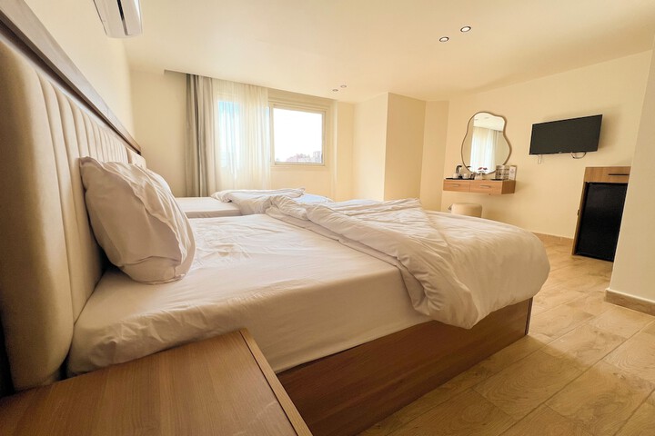 Room 26 of 174