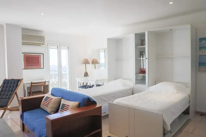 Room 4 of 9