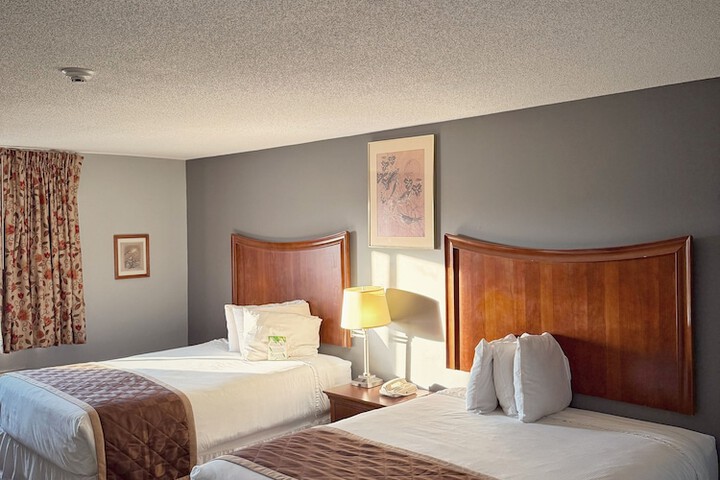 2 Queen Beds (1 of 2)