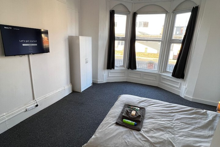 Room 5 of 14