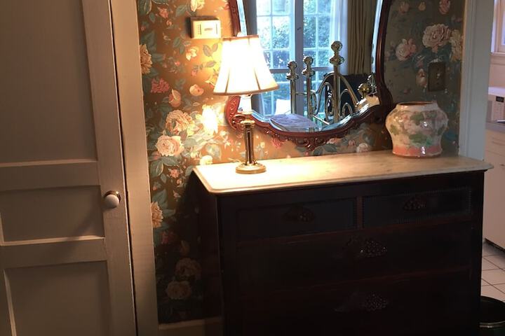 Room 4 of 49