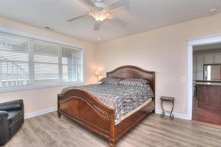 Room 4 of 25