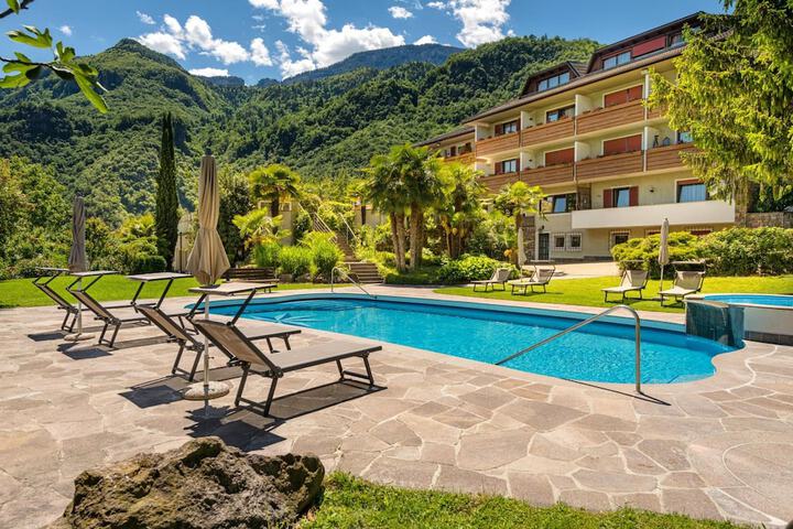 Pool Hotel