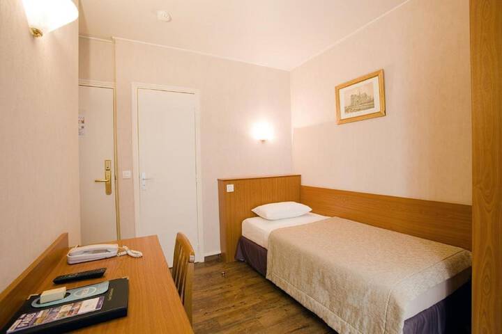 Room 16 of 33