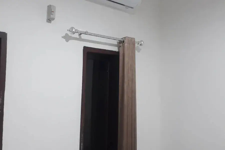 Room 9 of 15