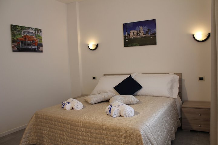 Room 6 of 212