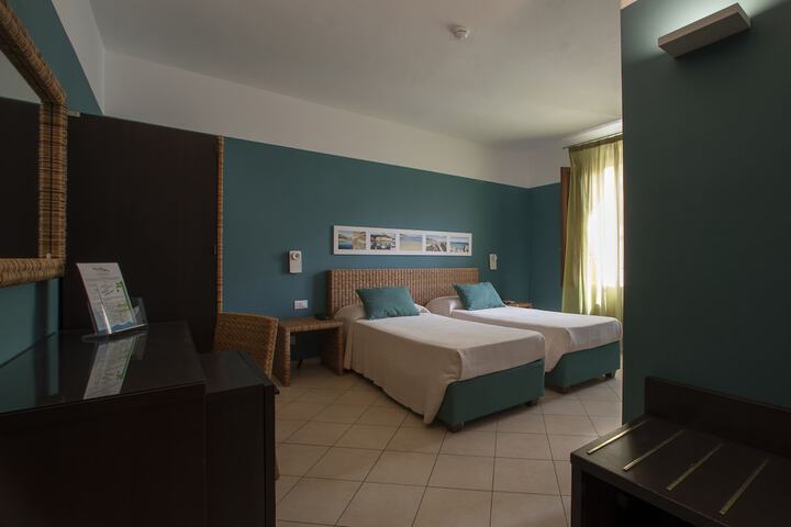 Room 10 of 27