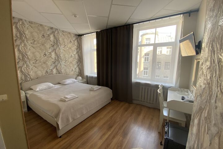 Room 82 of 272