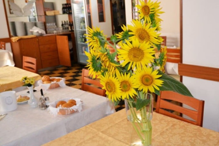 Breakfast/Coffee Service 19 of 43