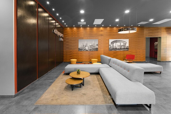Entrance & Lobby