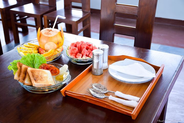 Breakfast/Coffee Service 24 of 36