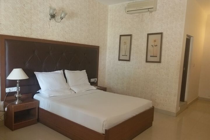 Room 16 of 60