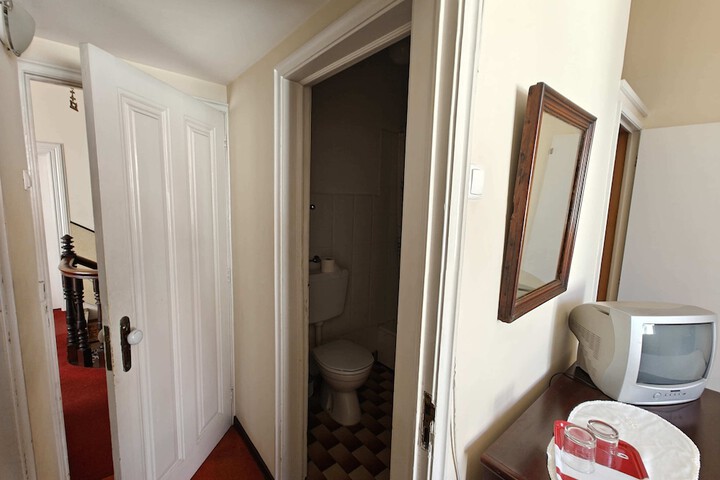 Room 13 of 141