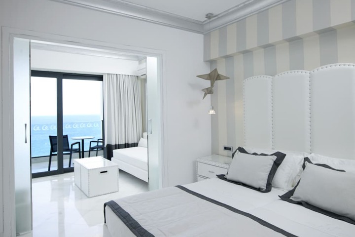 Room 32 of 78