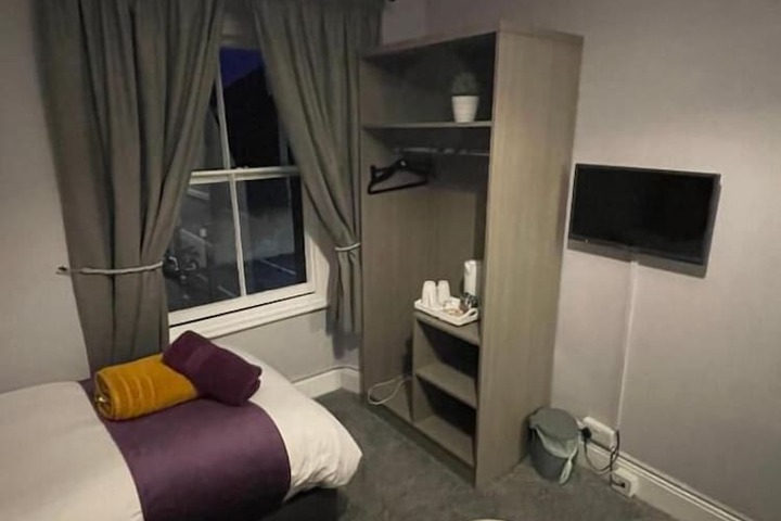 Room 8 of 27