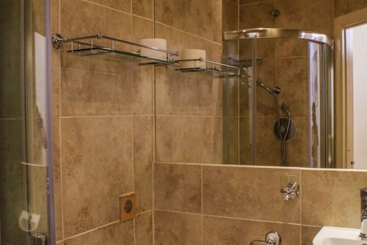 Room 15 of 24