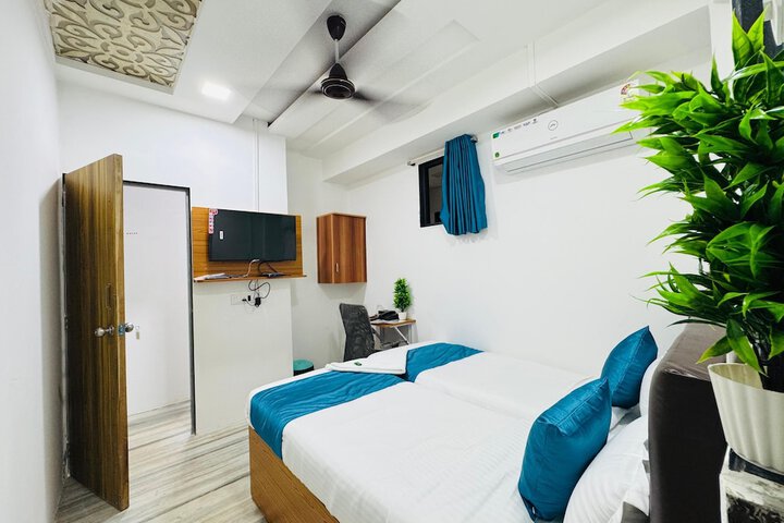 Room 3 of 12