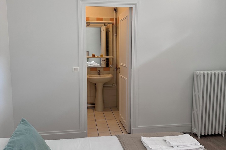 Room 9 of 15