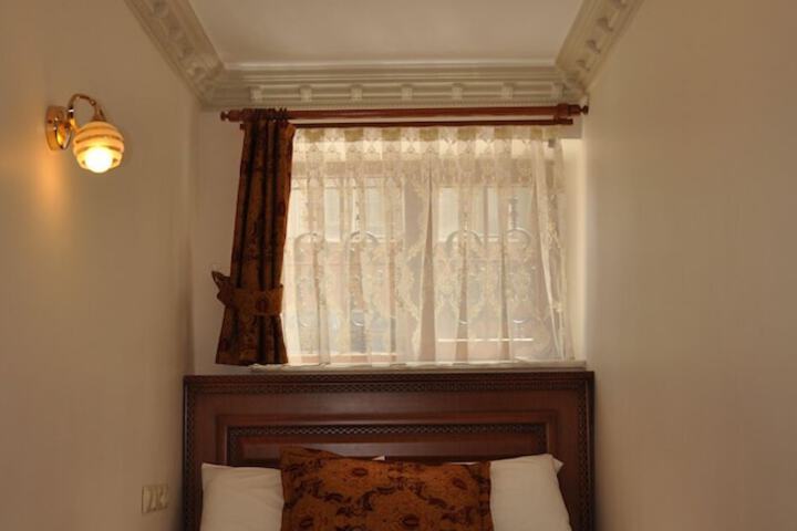Room 10 of 26