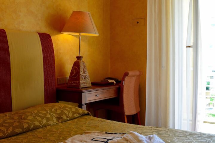 Room 6 of 46