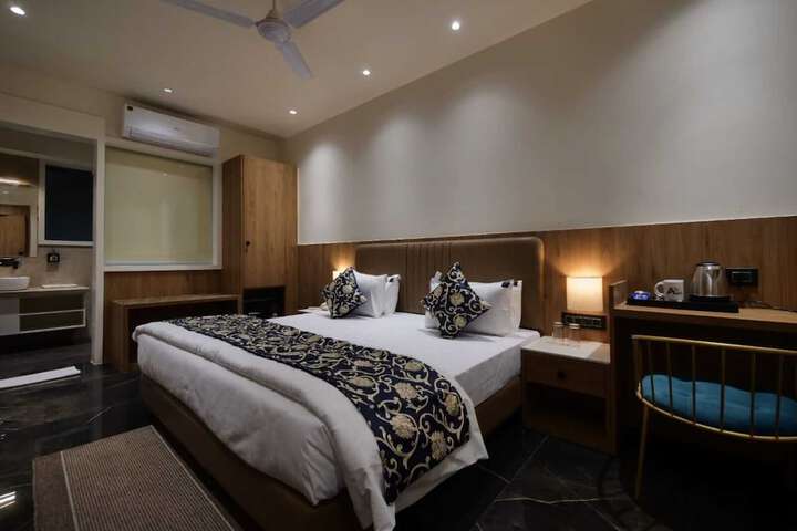 Room 8 of 14