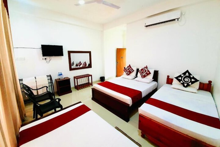 Room 6 of 16