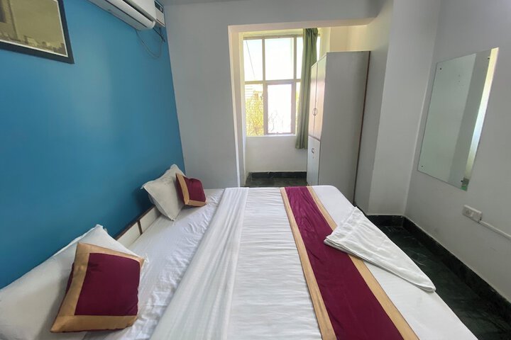 Room 12 of 32